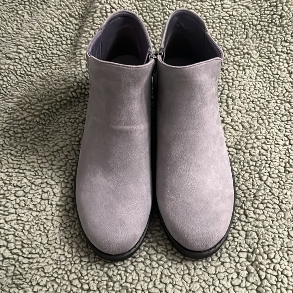 Bzees size 10M ankle boots gray - Picture 2 of 8